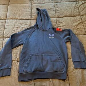 Under Armour Freedom Pullover Hoodie in Youth Large